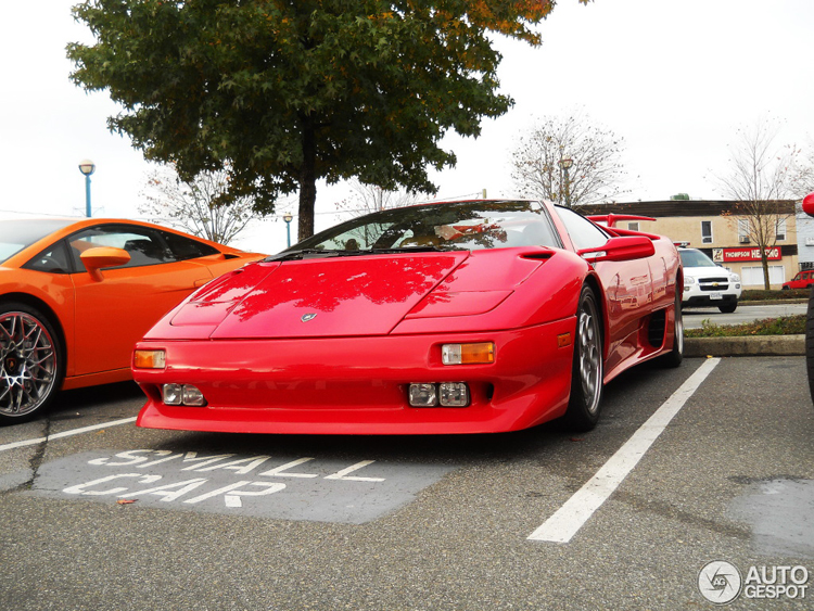 Lamborghini Diablo có trọng lượng 1576kg.
