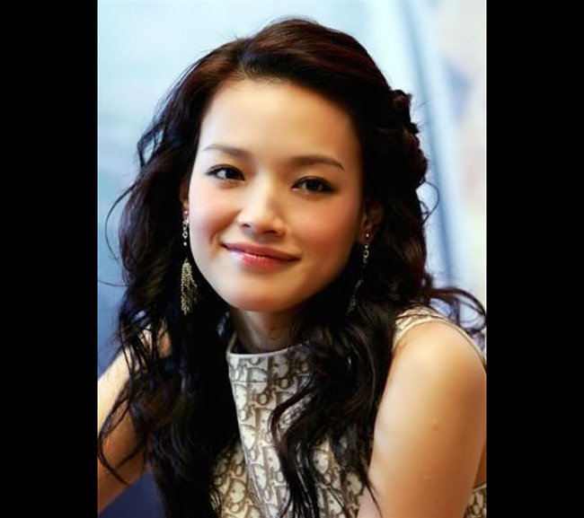 Thư Kỳ tên thật là Lâm Lập Tuệ, sinh 16 tháng 4 năm 1976, là một nữ diễn viên điện ảnh Đài Loan.

