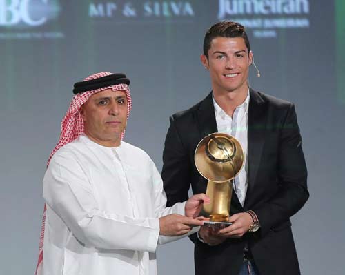 Ronaldo “tưng bừng” ở Dubai - 1