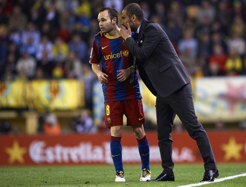 Iniesta bỗng nhớ thầy cũ Pep Guardiola - 1