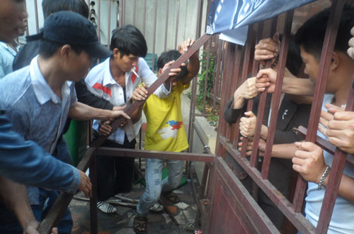 Điều tra vụ hàng trăm người vây ĐH Hùng Vương - 3