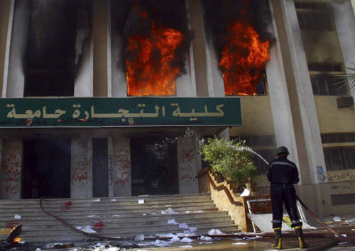 Ai Cập: Sinh viên đốt trường chống chính phủ - 1
