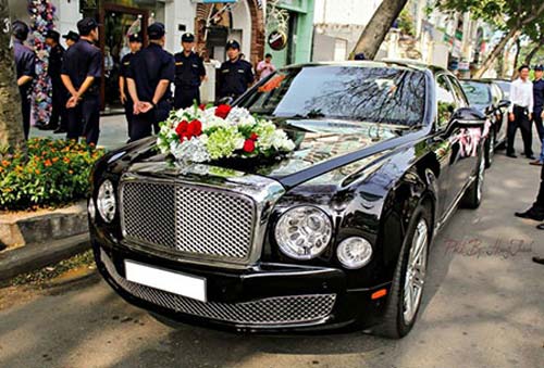 Phantom rồng và dàn xe khủng trong đám cưới ở Sài Gòn - 1