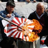 Tin tức trong ngày - Chuyên gia Mỹ: "Thủ tướng Nhật tát vào mặt Mỹ"