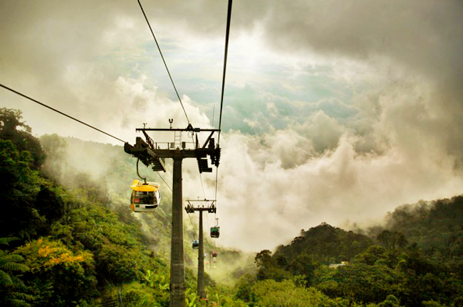 Cao nguyên Genting là điểm đến thú vị - đây là khu nghỉ dưỡng với công viên giải trí, cửa hàng, khách sạn, sòng bạc, câu lạc bộ và quán bar ấn tượng.
