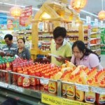 Thị trường - Tiêu dùng - Giá xăng dầu &quot;cản bước&quot; hàng bình ổn giá
