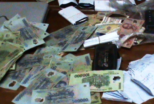 Đột kích 2 ổ cờ bạc của dân "anh chị" Hải Phòng - 2