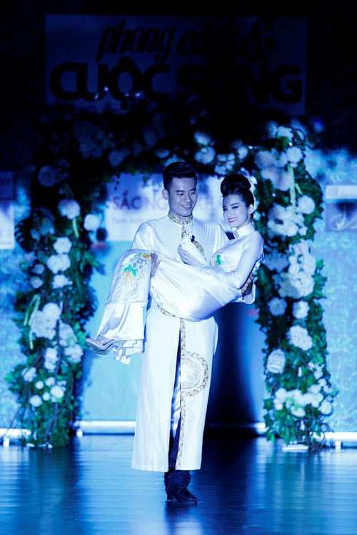 Thời trang Việt còn nhuốm màu tạp kỹ - 7