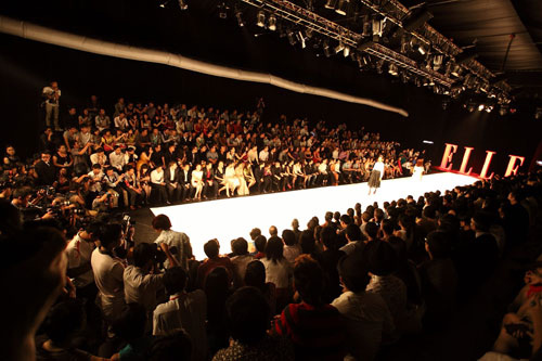 Thời trang Việt còn nhuốm màu tạp kỹ - 2