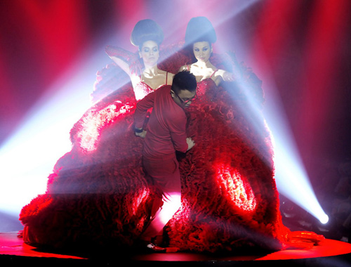 Thời trang Việt còn nhuốm màu tạp kỹ - 1