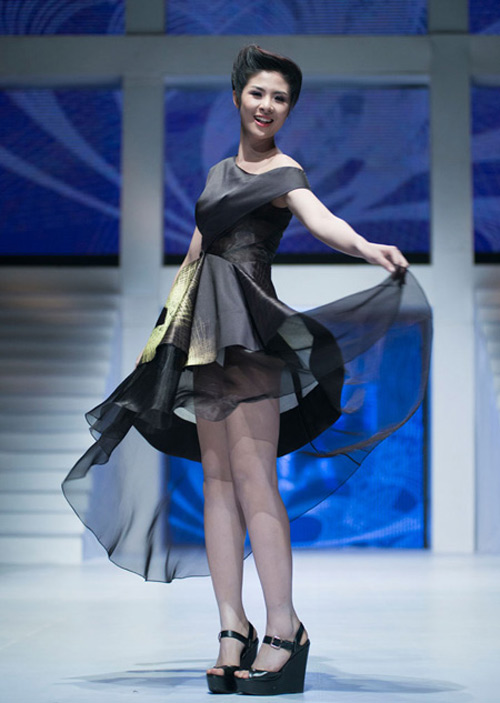 Thời trang Việt còn nhuốm màu tạp kỹ - 15