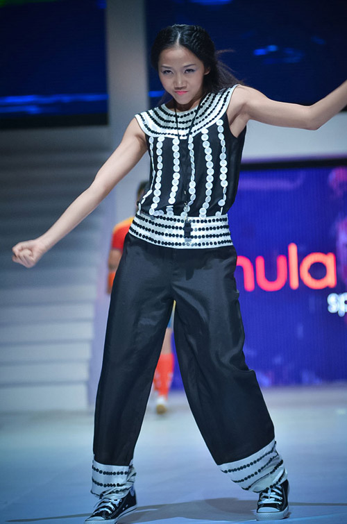 Thời trang Việt còn nhuốm màu tạp kỹ - 8