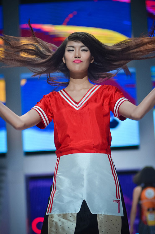 Thời trang Việt còn nhuốm màu tạp kỹ - 10