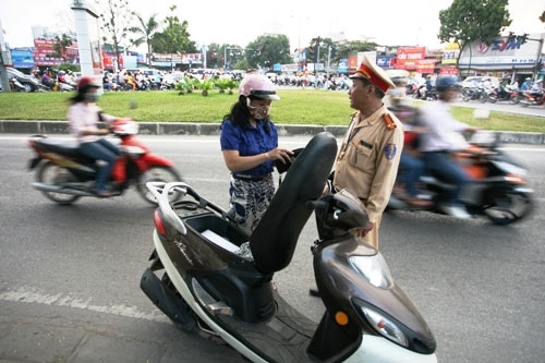 Từ 1/1/2014, bỏ quy định phạt xe không chính chủ - 1