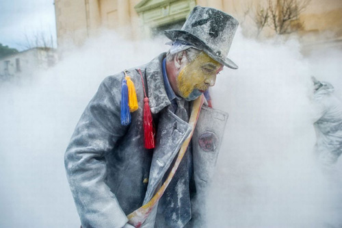 Ảnh: "Chiến tranh bột mỳ" kỳ thú ở Tây Ban Nha - 12