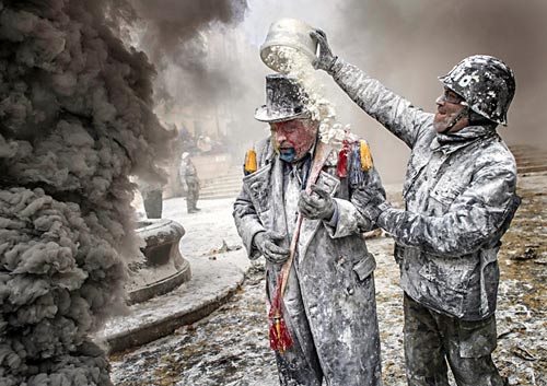 Ảnh: "Chiến tranh bột mỳ" kỳ thú ở Tây Ban Nha - 8