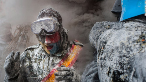 Ảnh: "Chiến tranh bột mỳ" kỳ thú ở Tây Ban Nha - 3