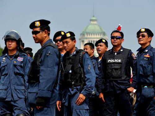 Thái Lan: 500 cảnh sát biểu tình vì bị sỉ nhục - 1