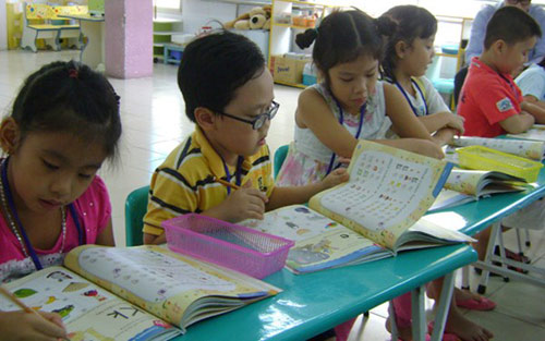 Phụ huynh thở phào vì không “bị” thử nghiệm đề án máy tính bảng nghìn tỷ - 1