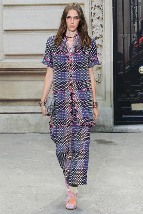 Dàn chân dài của Chanel hăng hái biểu tình - 6