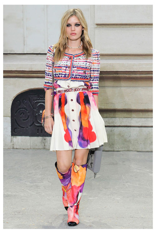 Dàn chân dài của Chanel hăng hái biểu tình - 2