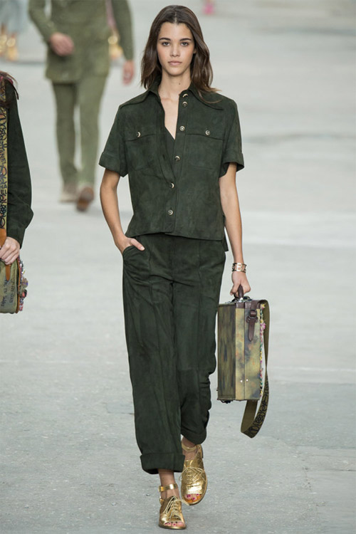 Dàn chân dài của Chanel hăng hái biểu tình - 9