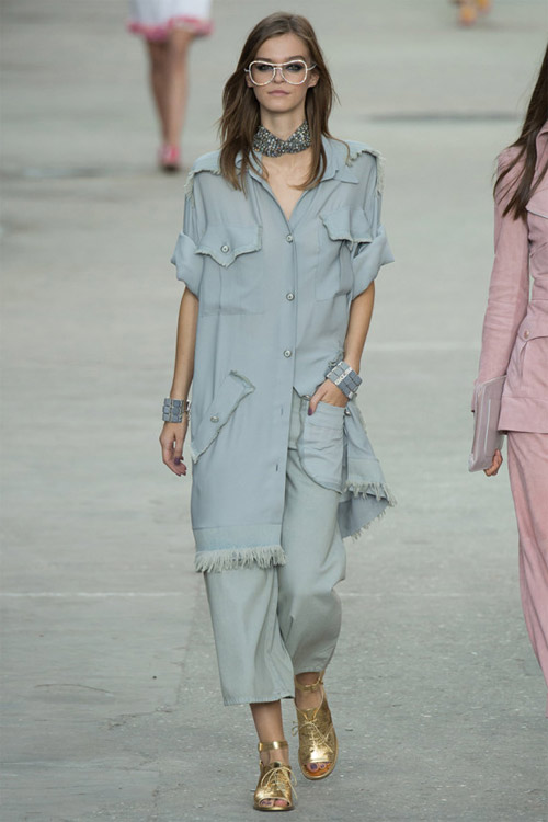 Dàn chân dài của Chanel hăng hái biểu tình - 10