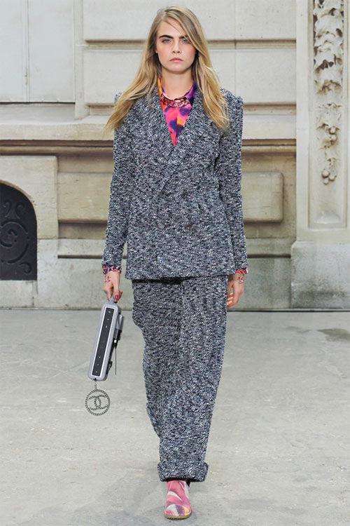 Dàn chân dài của Chanel hăng hái biểu tình - 11