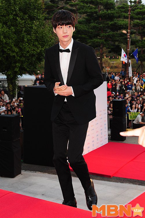 “Người đẹp giả nude” gây chú ý trên thảm đỏ - 4