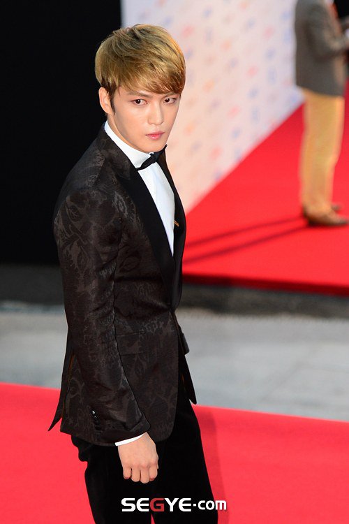 “Người đẹp giả nude” gây chú ý trên thảm đỏ - 2