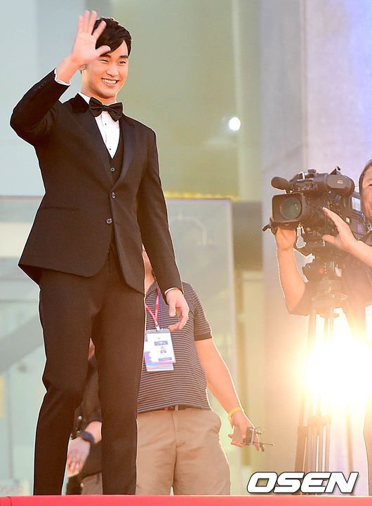 “Người đẹp giả nude” gây chú ý trên thảm đỏ - 4