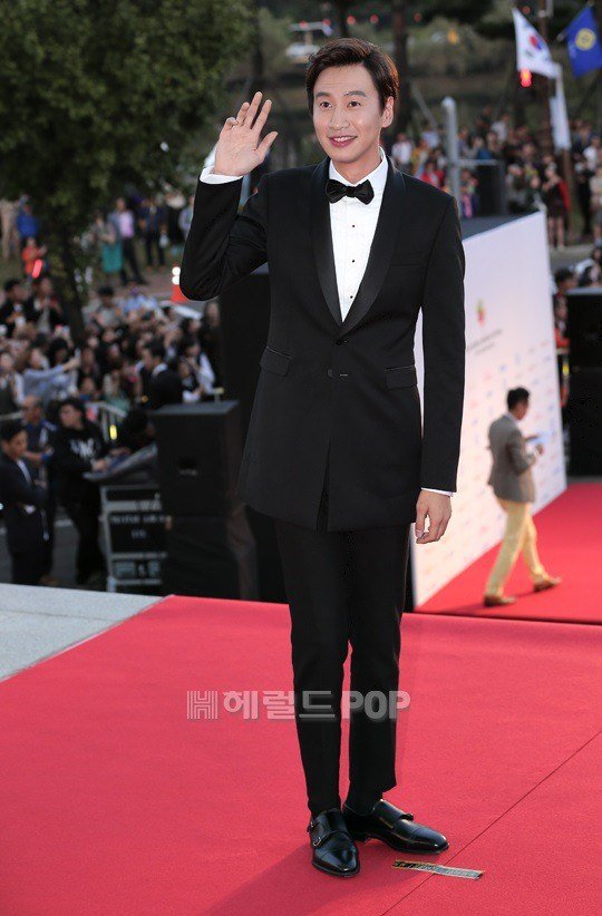 “Người đẹp giả nude” gây chú ý trên thảm đỏ - 5