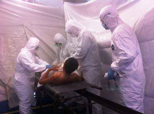 Sẽ cách ly cưỡng chế, hạn chế đi lại nếu Ebola lây lan - 1