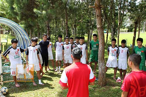 U19 Việt Nam: Công Phượng phải chơi đồng đội hơn - 13