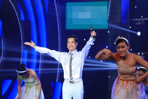 "Ông hoàng nhạc sến" lần đầu ngồi ghế nóng - 2