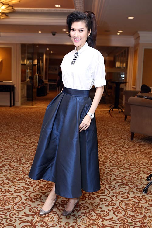 Hà Anh lấp ló nội y sau lớp áo mỏng - 4