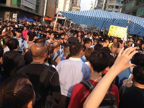 Đụng độ bùng phát trong biểu tình ở Hong Kong - 1
