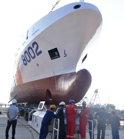 Chùm ảnh: Tàu cảnh sát biển 8002 trước giờ hạ thủy - 11