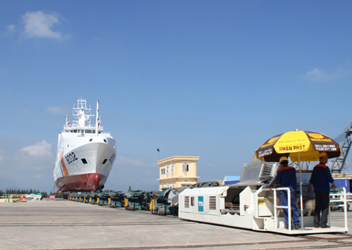 Chùm ảnh: Tàu cảnh sát biển 8002 trước giờ hạ thủy - 3