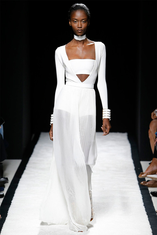 Mọi cô gái đều sẽ mê đắm bộ sưu tập của Balmain! - 1