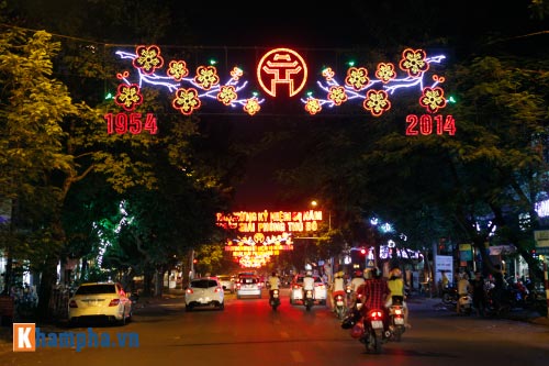 Hồ Gươm rực sáng mừng kỉ niệm 60 năm giải phóng Thủ đô - 15