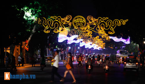 Hồ Gươm rực sáng mừng kỉ niệm 60 năm giải phóng Thủ đô - 1