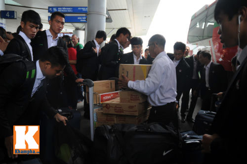 Fan hò reo tiễn U19 VN đi Myanmar so tài giải châu Á - 3