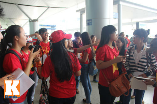 Fan hò reo tiễn U19 VN đi Myanmar so tài giải châu Á - 2