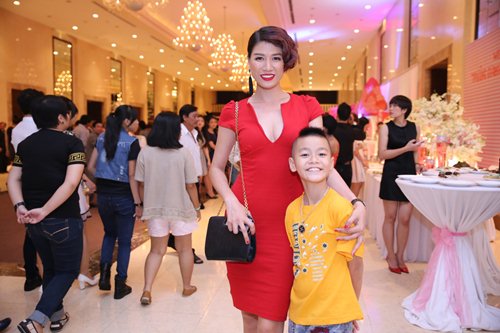 Hotboy Huỳnh Anh công khai tình cảm với Á hậu Hoàng Oanh - 8