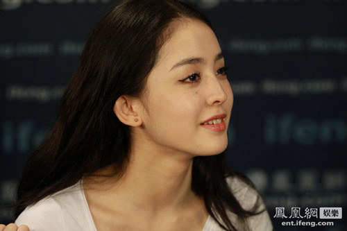 4 nữ sinh TQ xinh như ngọc "gây bão" trường đại học - 9