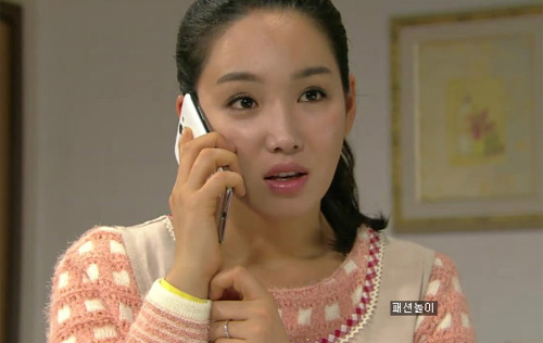 Ác nữ” Lee Yu Ri gây bất ngờ vào vai nhu mì, hiền lành