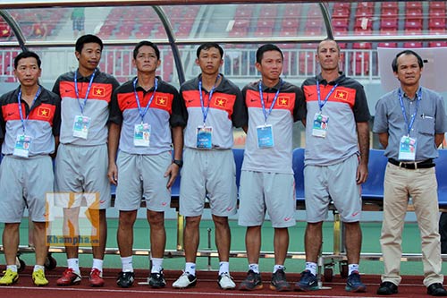 Bầu Đức lặng người ngày U19 Việt Nam thua tê tái - 2