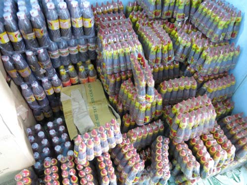 Bình Dương: Dòi lúc nhúc trong thùng chế biến mắm tôm - 2