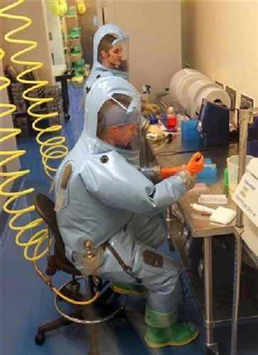 Mỹ: “Bệnh nhân” Ebola đến bệnh viện kiểm tra bác sĩ - 1